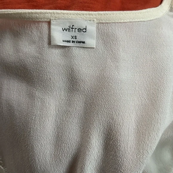 Aritzia Romance Me Blouse - Size XS - Picture 4 of 5